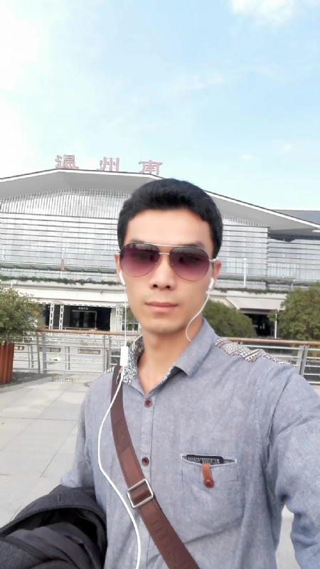 错把真心喂了狗的第三张照片--闽南相亲网