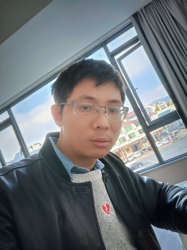 也许只是缺少一个拥抱的第二张照片--闽南相亲网