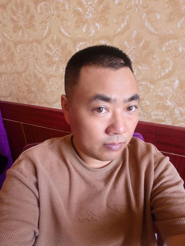 擦亮眼睛向前看的第一张照片--闽南相亲网